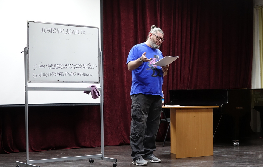 Актер Руслан Марков